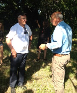 Two Mancini men from different families discuss the strategy for finding Dominco's old home.